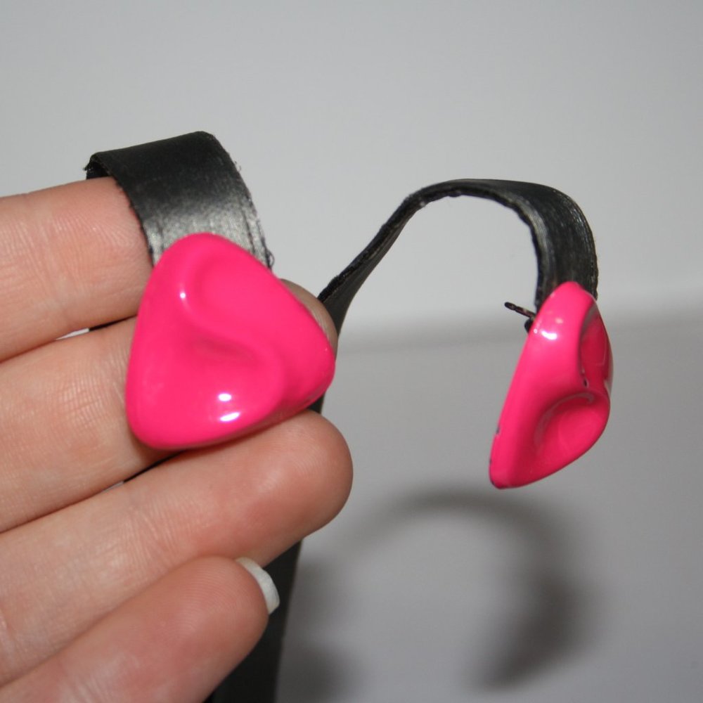 Vintage Retro hot pink triangle earrings - Picture 4 of 5